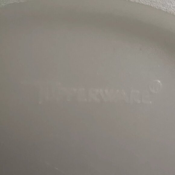 Vintage Tupperware Vegetable Veggie Tray Container White 1708-6 w/Lid - Picture 8 of 8